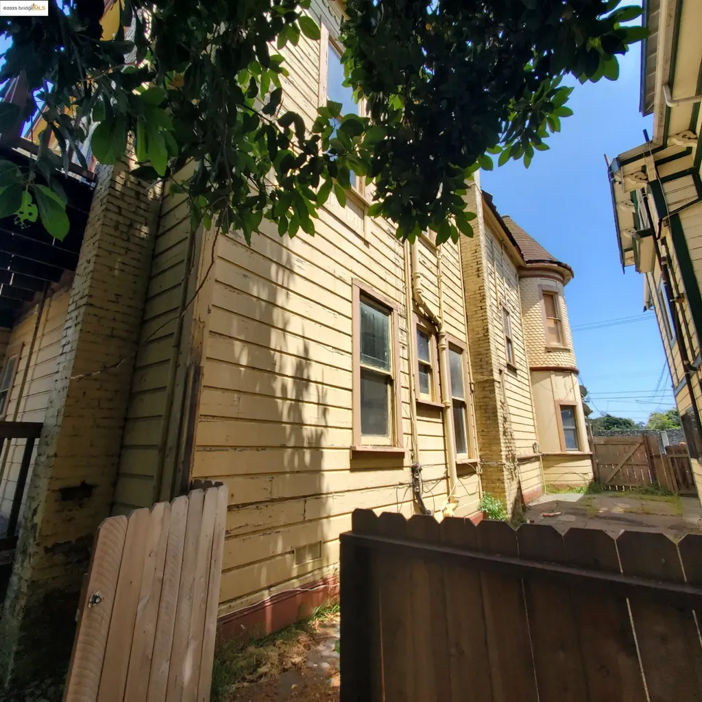 1737 13th Avenue Oakland CA 94606