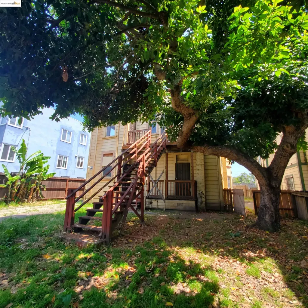 1737 13th Avenue Oakland CA 94606