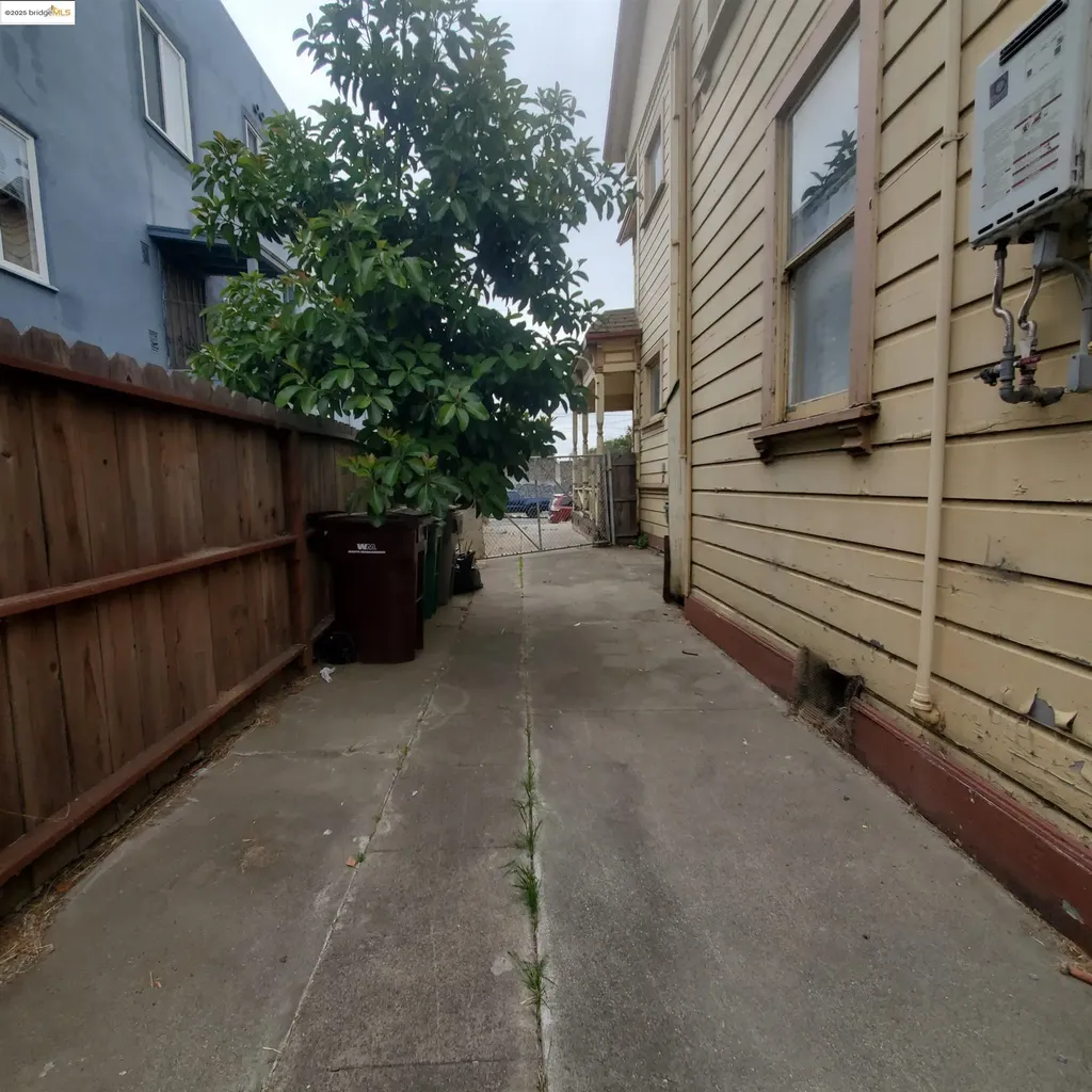 1737 13th Avenue Oakland CA 94606