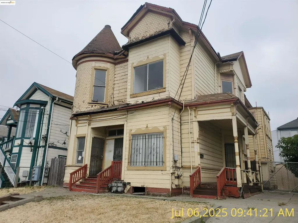 1737 13th Avenue Oakland CA 94606