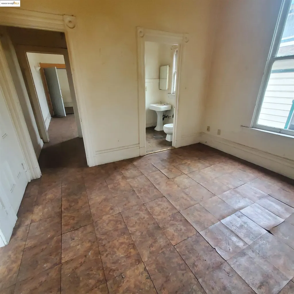 1737 13th Avenue Oakland CA 94606