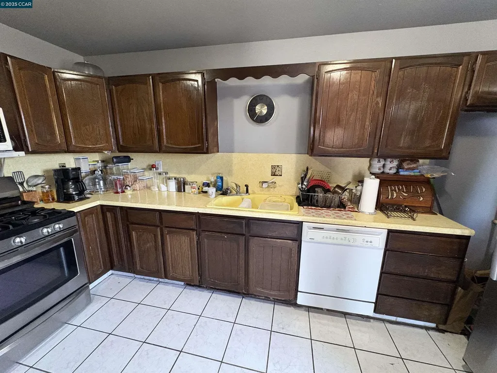 9501 Castlewood Street Oakland CA 94603