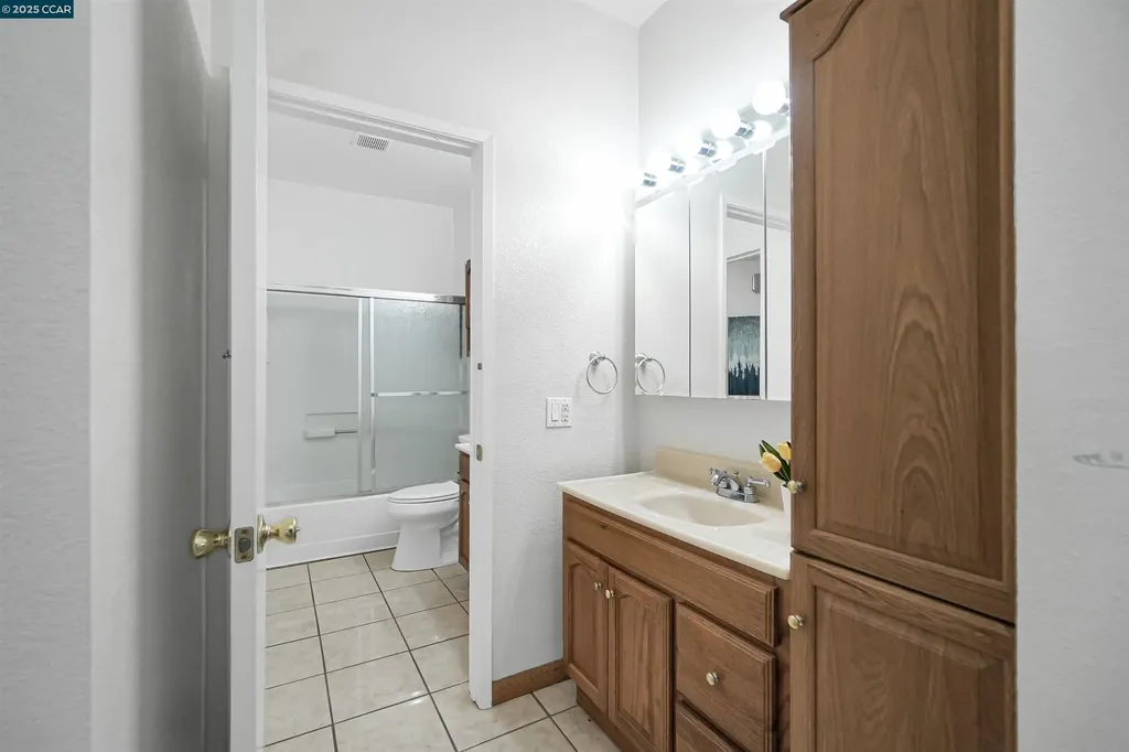 1407 Forest Run Hercules CA 94547