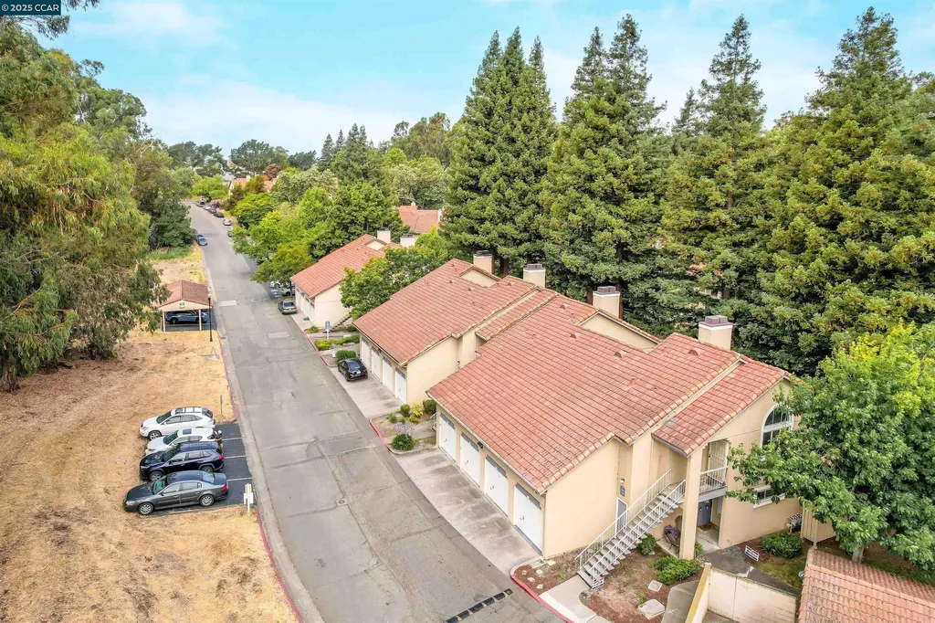1407 Forest Run Hercules CA 94547