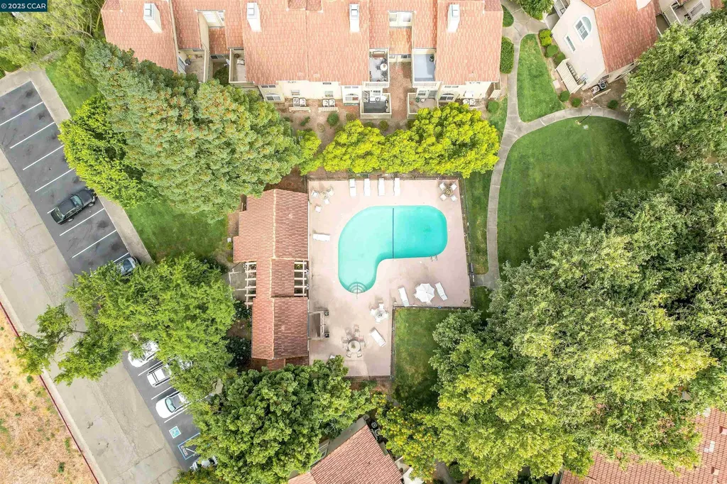 1407 Forest Run Hercules CA 94547