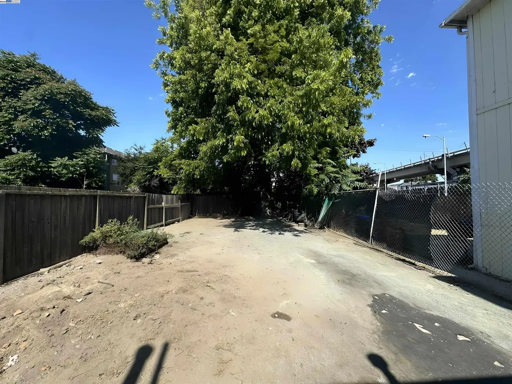 537 Chester Street Oakland CA 94607