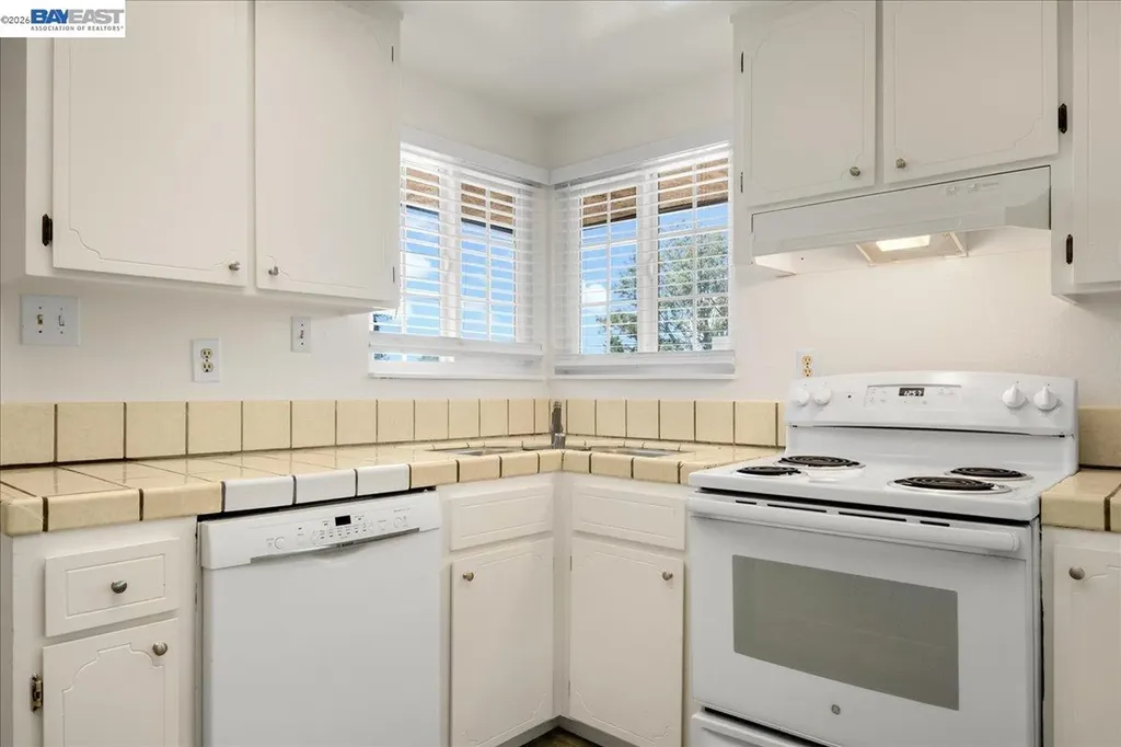 21585 Montgomery Street Hayward CA 94541