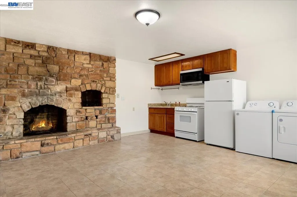 21585 Montgomery Street Hayward CA 94541