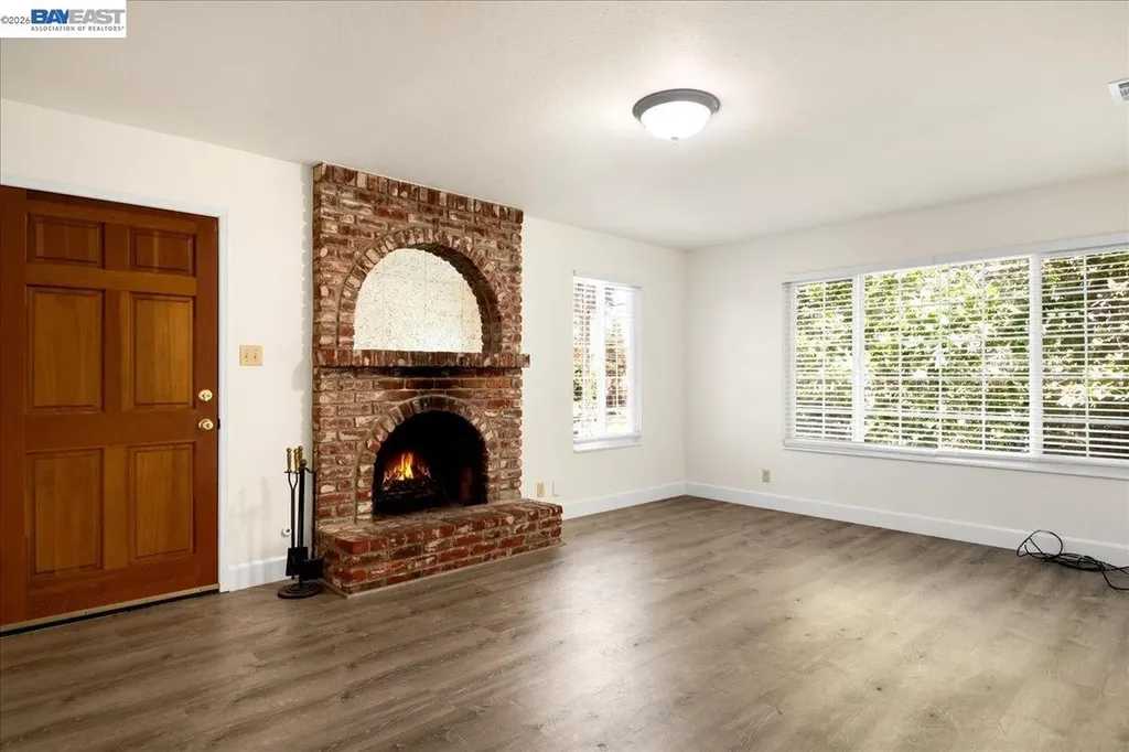 21585 Montgomery Street Hayward CA 94541