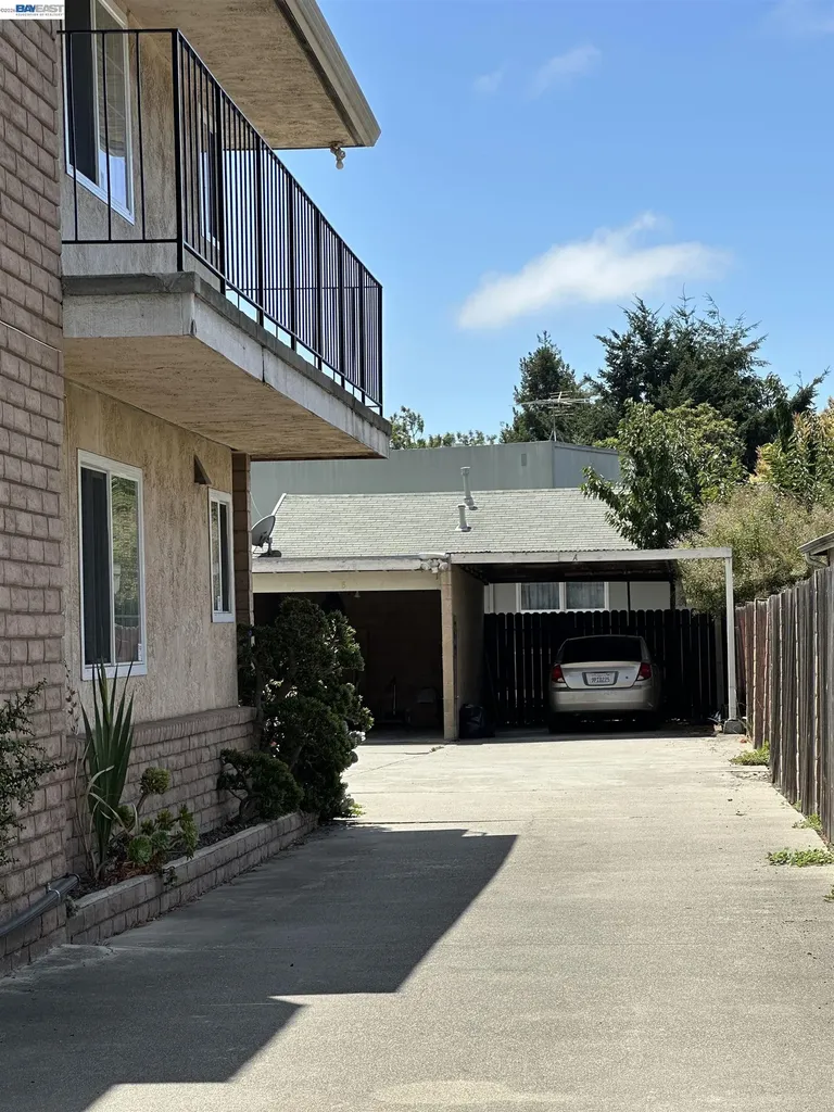 21585 Montgomery Street Hayward CA 94541