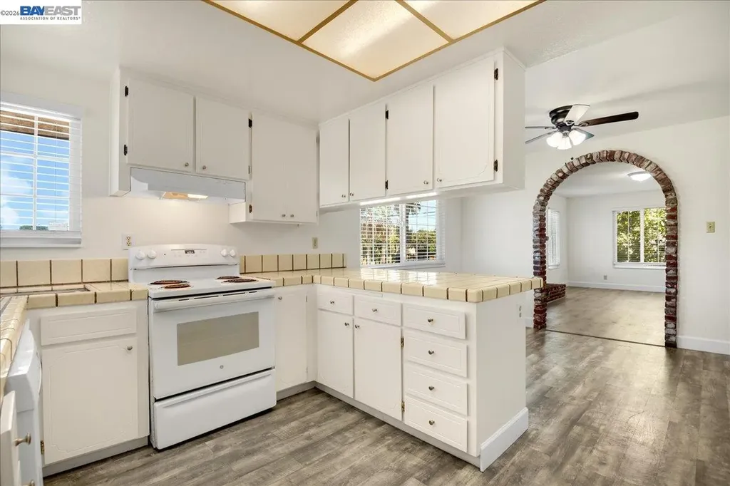 21585 Montgomery Street Hayward CA 94541