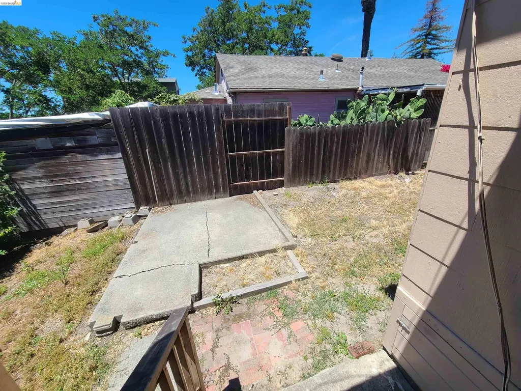 905 1st Street Rodeo CA 94572