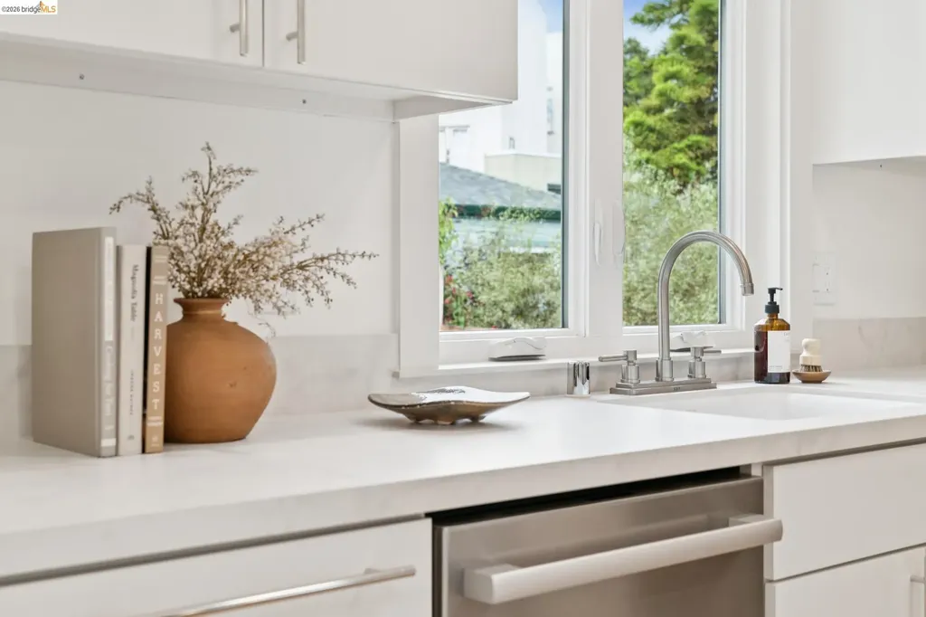 368 Hudson Oakland CA 94618
