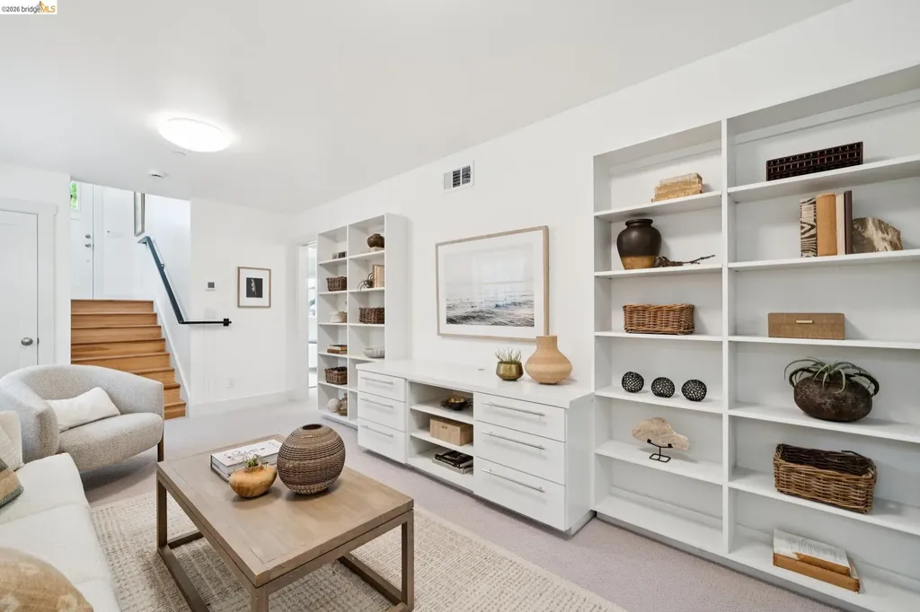 368 Hudson Oakland CA 94618