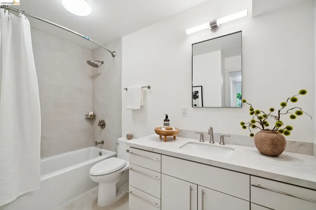 368 Hudson Oakland CA 94618