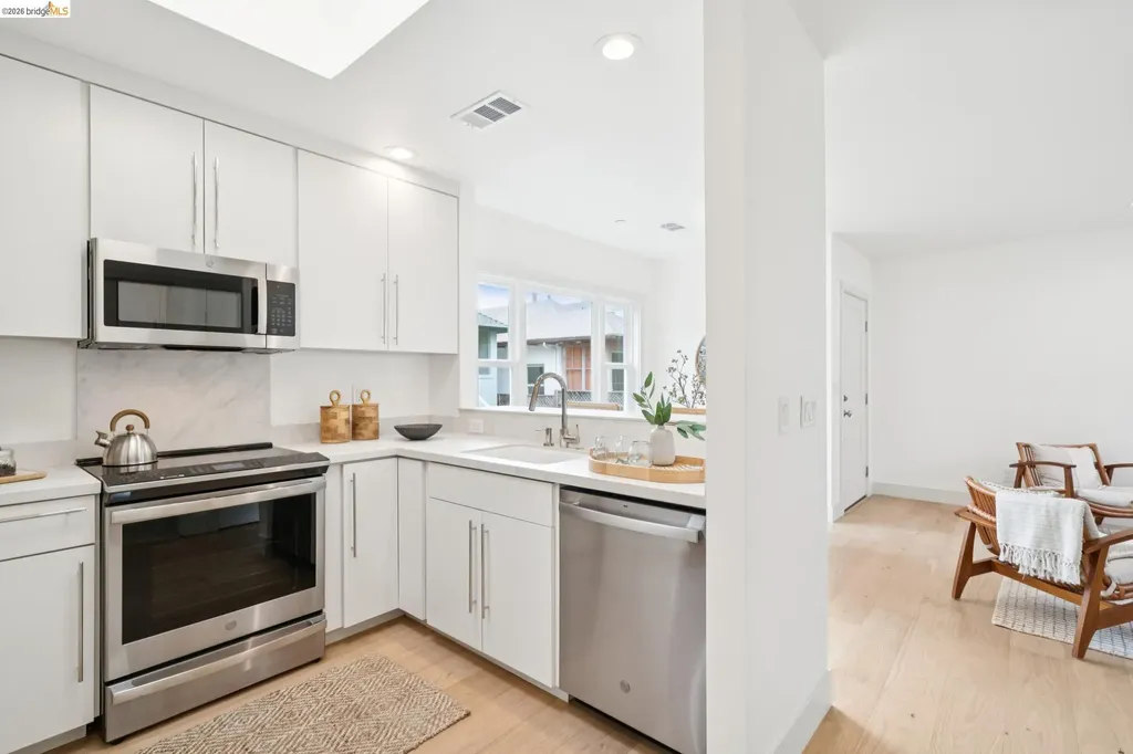 368 Hudson Oakland CA 94618