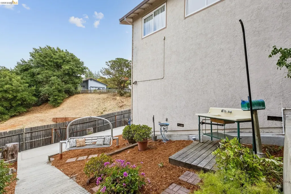 1131 Mitchell Way El Sobrante CA 94803