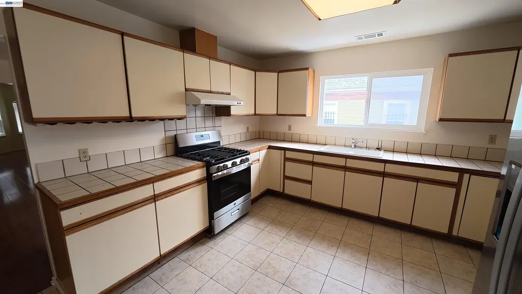 1418 15th Avenue Oakland CA 94606