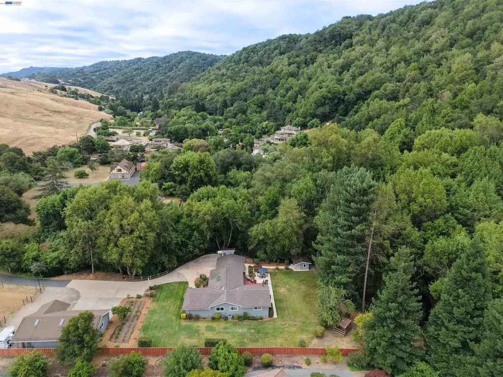 25477 Palomares Road Castro Valley CA 94552
