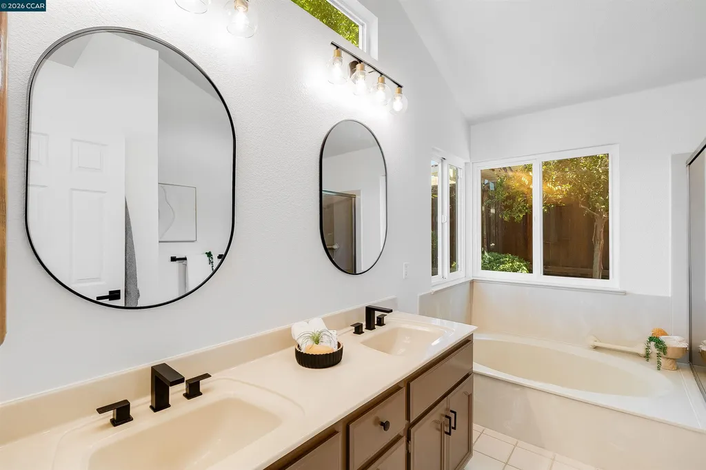 109 Crow Place Clayton CA 94517