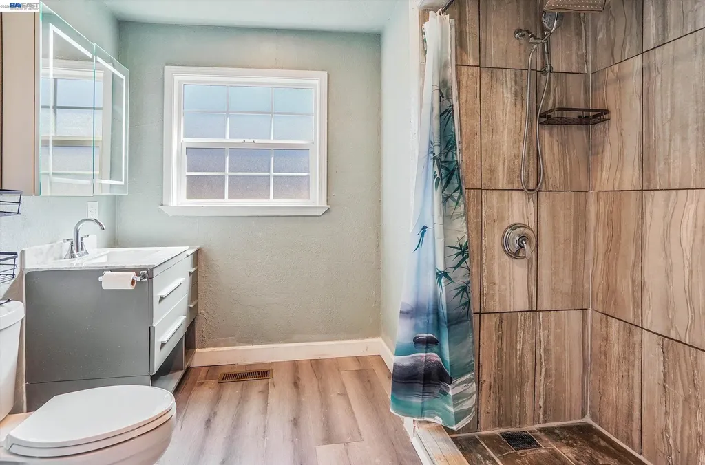 3932 Altamont Avenue Oakland CA 94605