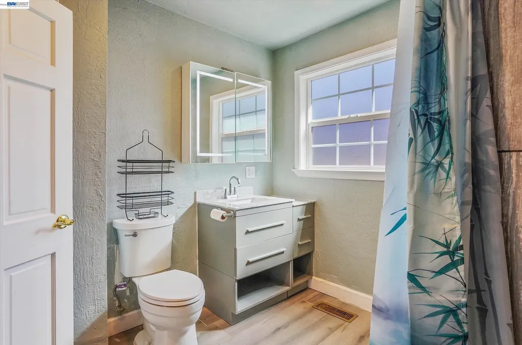 3932 Altamont Avenue Oakland CA 94605