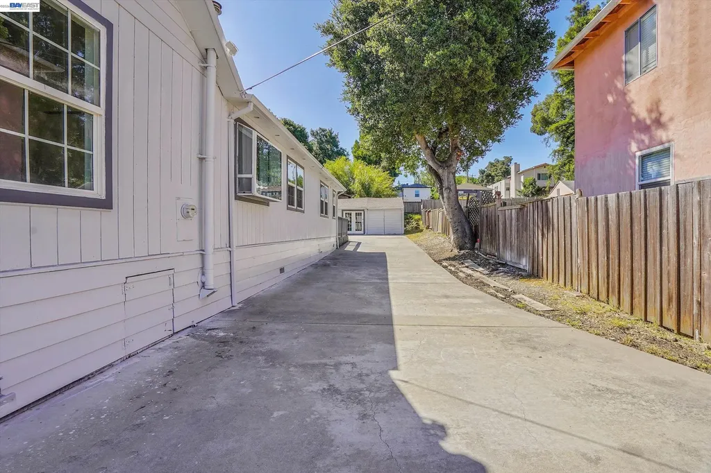 3932 Altamont Avenue Oakland CA 94605