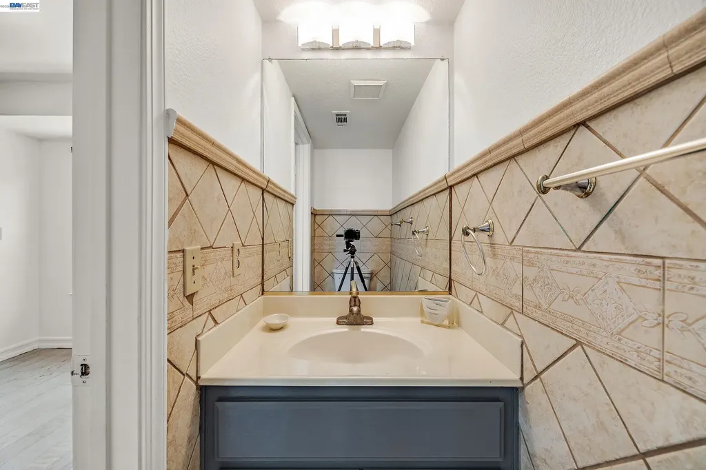 260 Estabrook Street San Leandro CA 94577