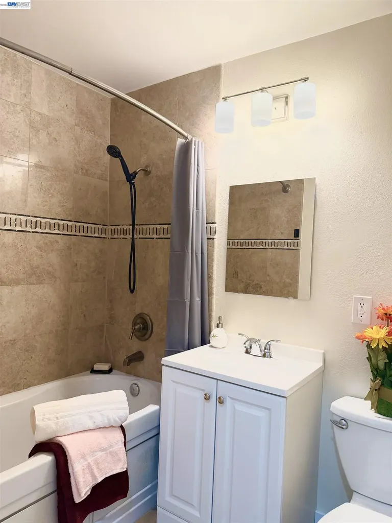 293 Fairway Street Hayward CA 94544