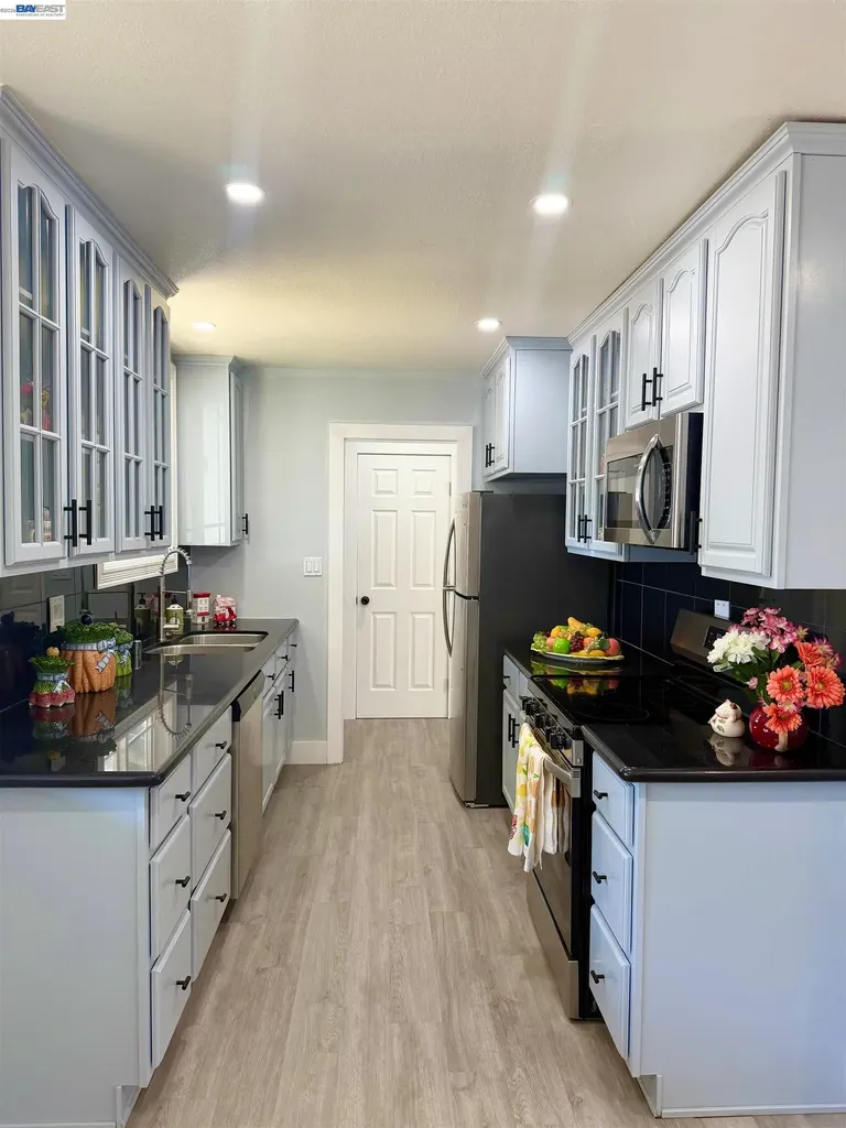 293 Fairway Street Hayward CA 94544