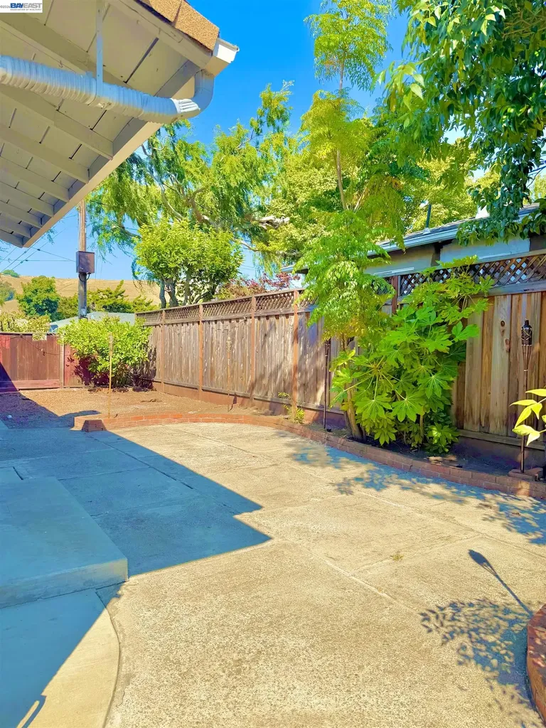 293 Fairway Street Hayward CA 94544