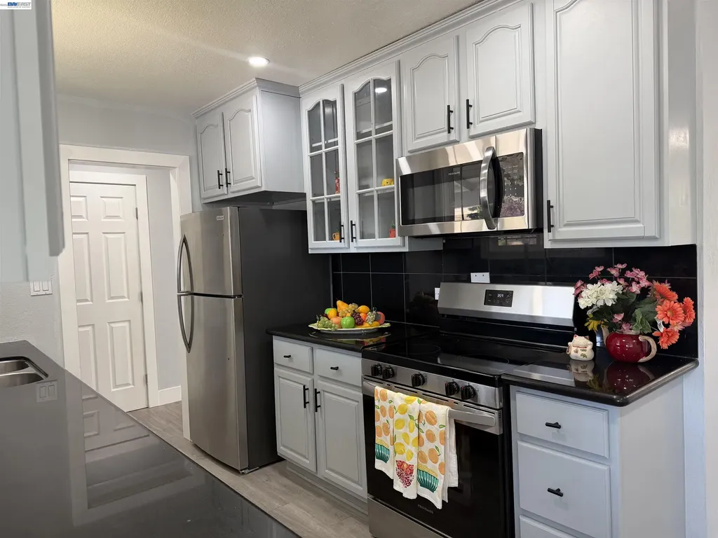 293 Fairway Street Hayward CA 94544