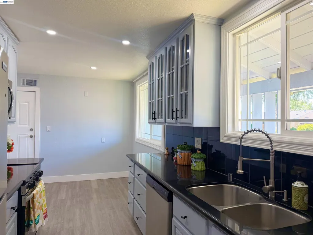 293 Fairway Street Hayward CA 94544