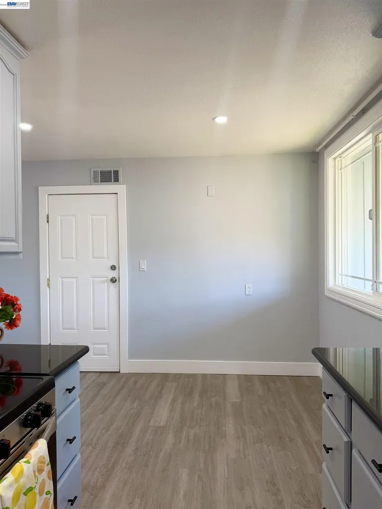 293 Fairway Street Hayward CA 94544