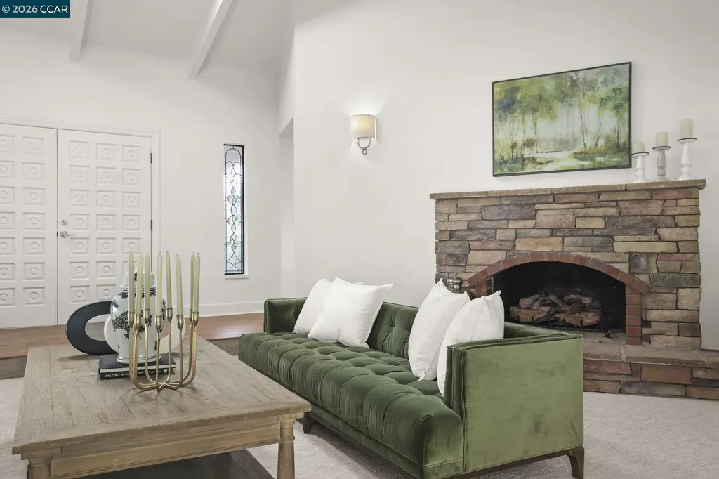 10 Darnby Court Orinda CA 94563
