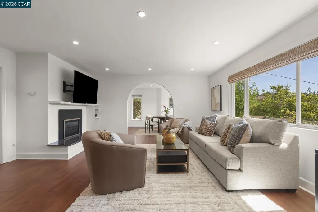 10 Darnby Court Orinda CA 94563