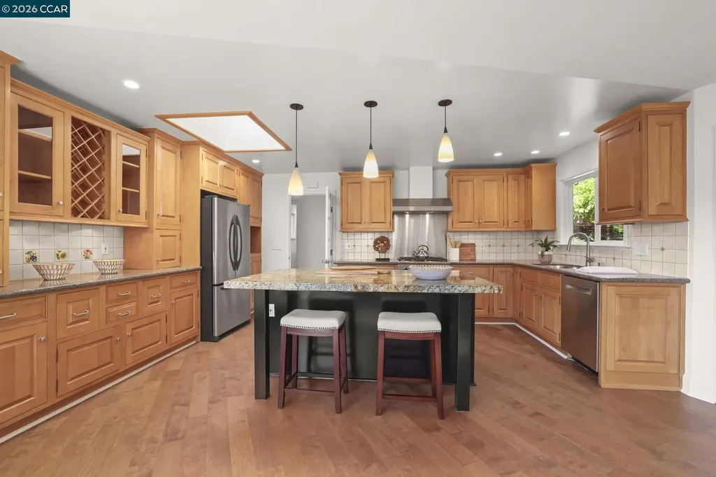 10 Darnby Court Orinda CA 94563