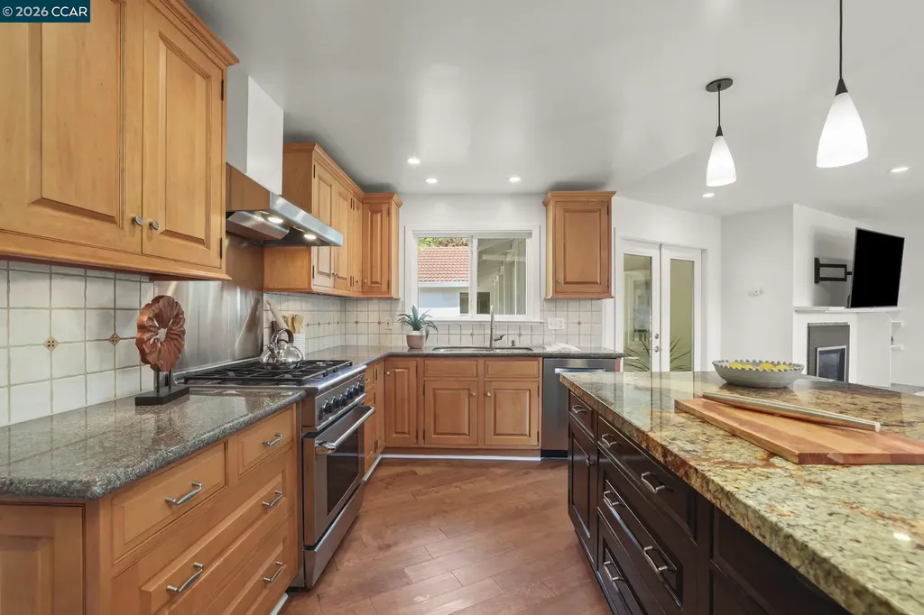 10 Darnby Court Orinda CA 94563