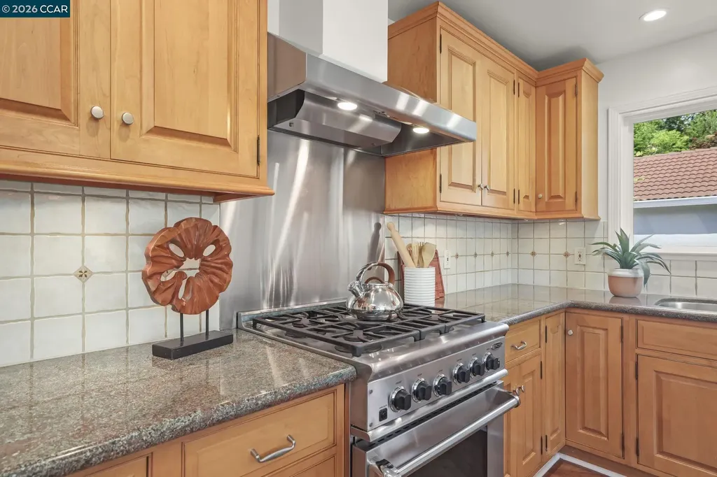 10 Darnby Court Orinda CA 94563