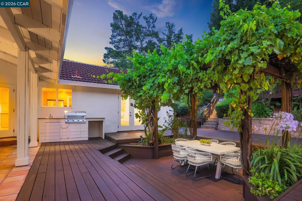10 Darnby Court Orinda CA 94563