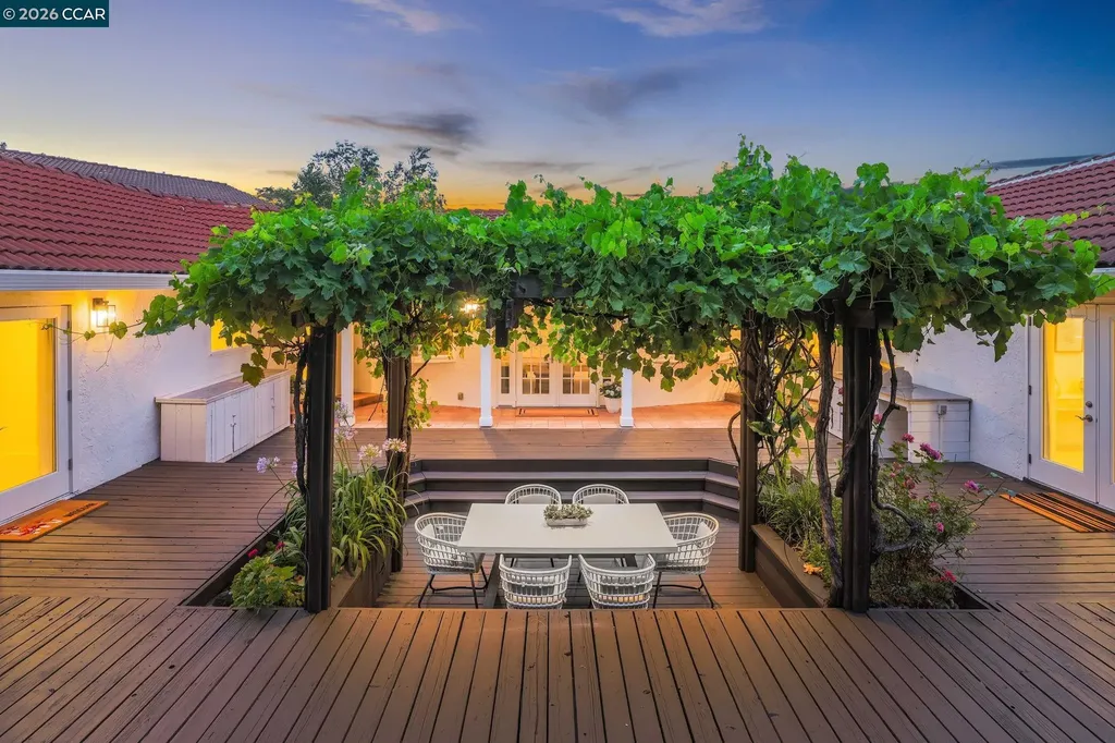 10 Darnby Court Orinda CA 94563