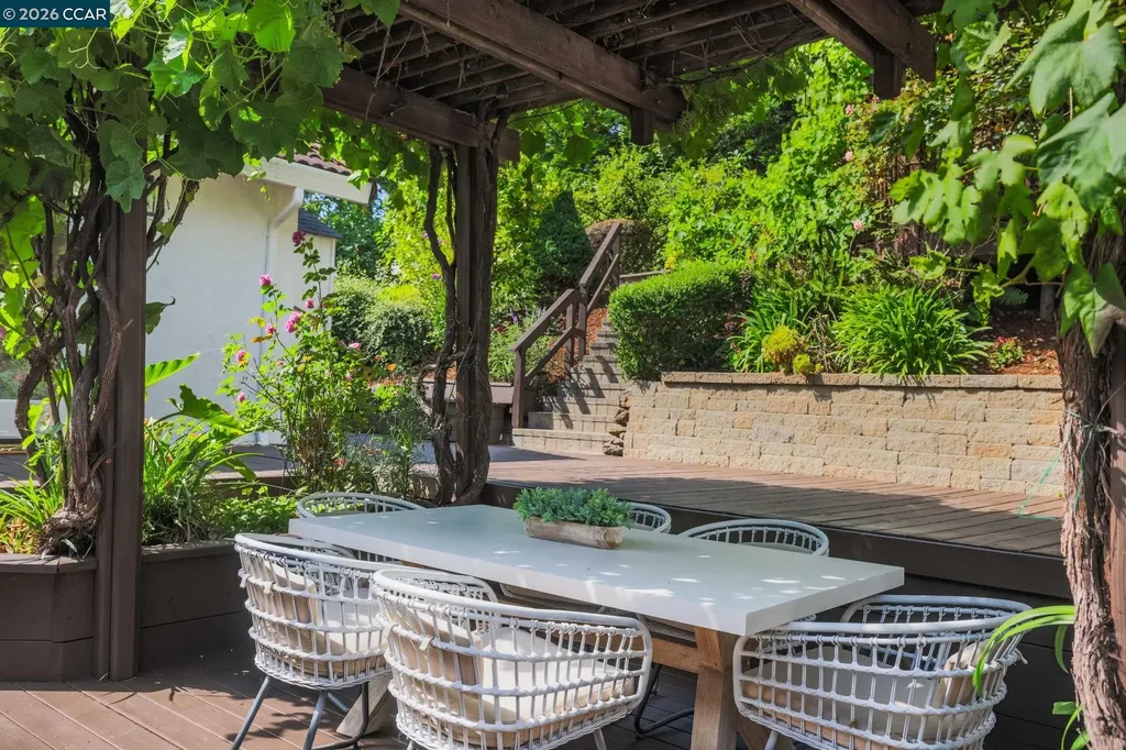 10 Darnby Court Orinda CA 94563