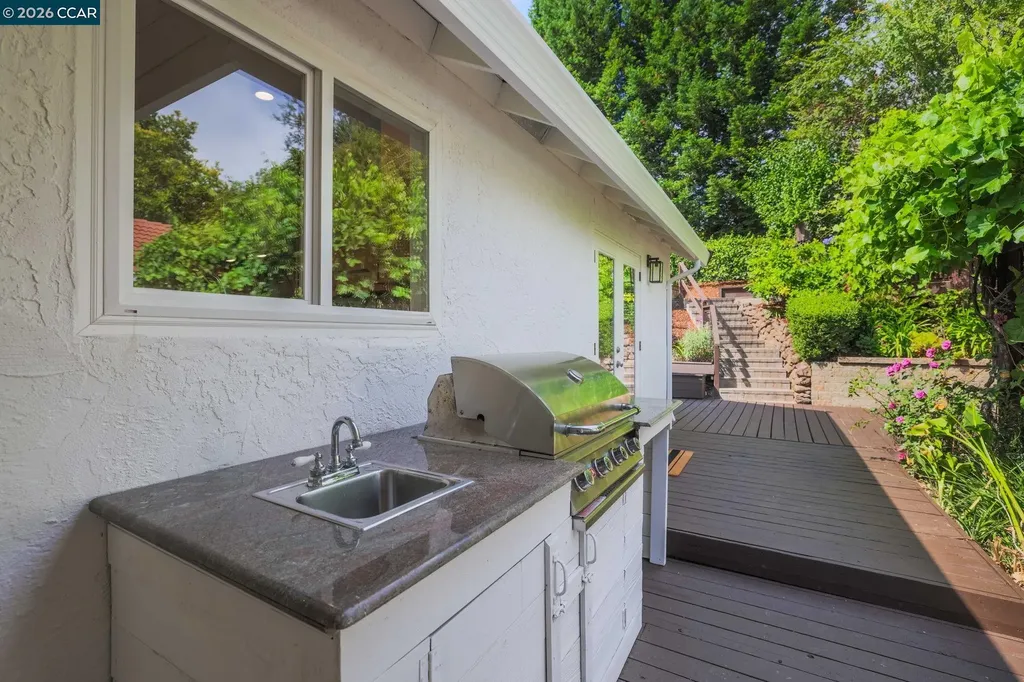 10 Darnby Court Orinda CA 94563