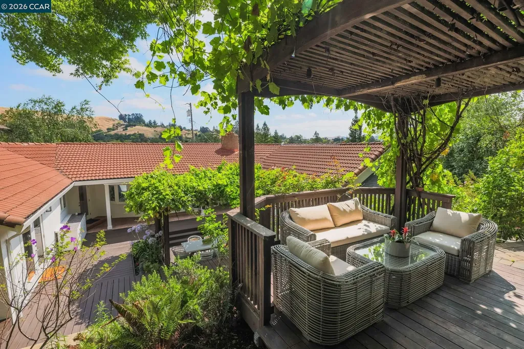 10 Darnby Court Orinda CA 94563