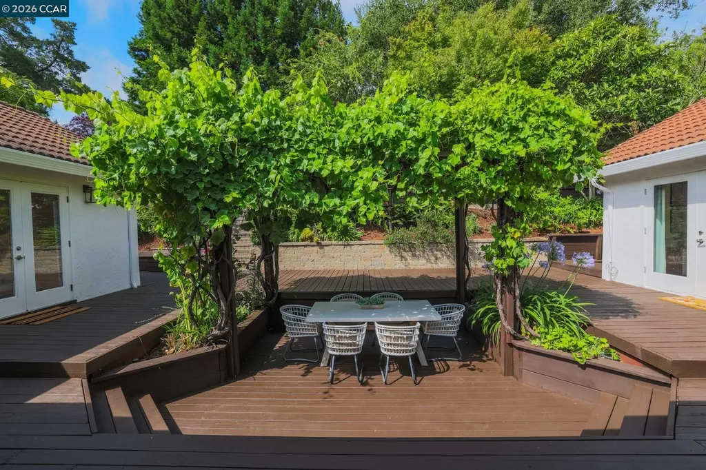 10 Darnby Court Orinda CA 94563