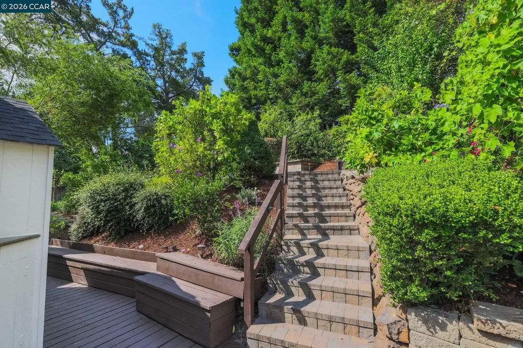 10 Darnby Court Orinda CA 94563