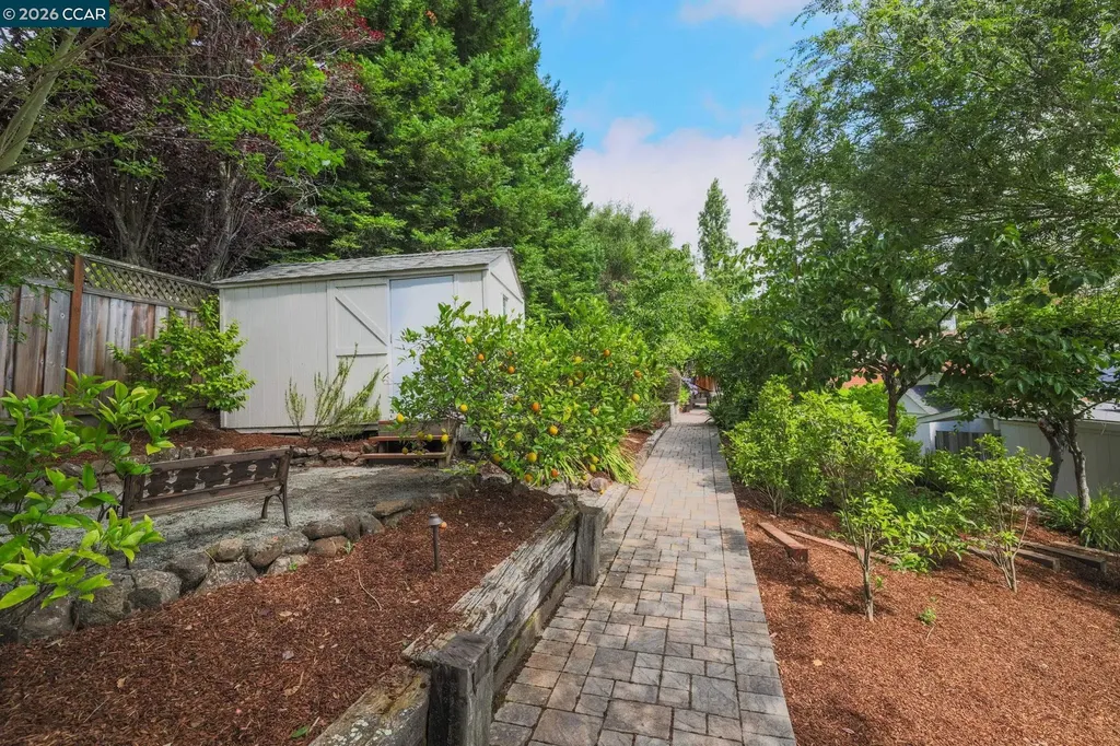 10 Darnby Court Orinda CA 94563