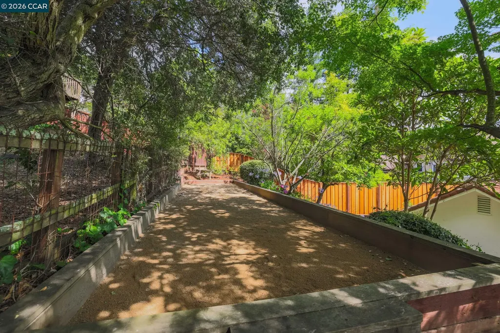 10 Darnby Court Orinda CA 94563