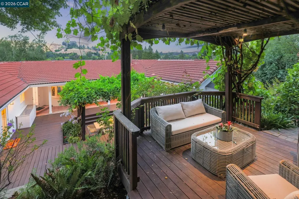 10 Darnby Court Orinda CA 94563