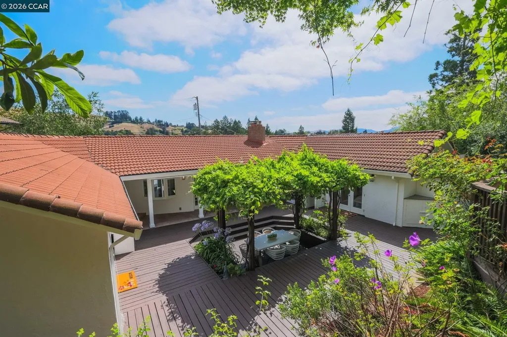 10 Darnby Court Orinda CA 94563